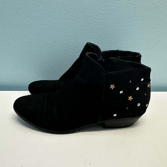Girls Circus By Sam Edelman Black Studed Side Zip Ankle Bootie Size 4 - Picture 6 of 7